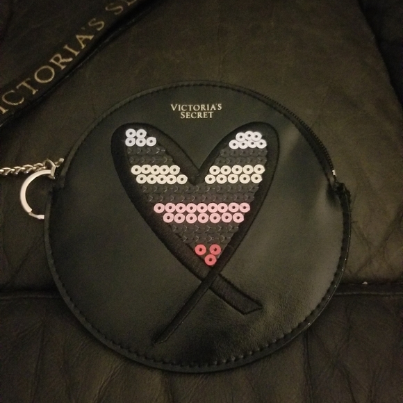 Victoria secret- 3 piece set. 2 Makeup bags , 1 coin purse. - Picture 5 of 5